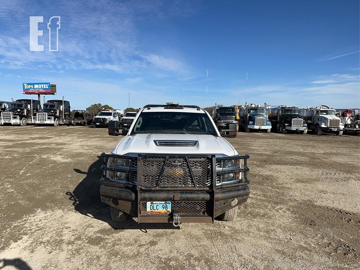 2019-chevrolet-3500-image-2