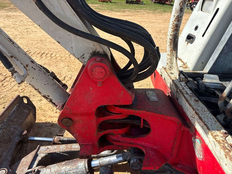 2013-takeuchi-tb235-image-12