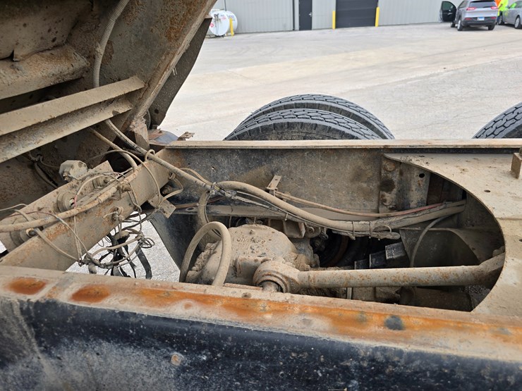 2003-mack-rd688s-image-44