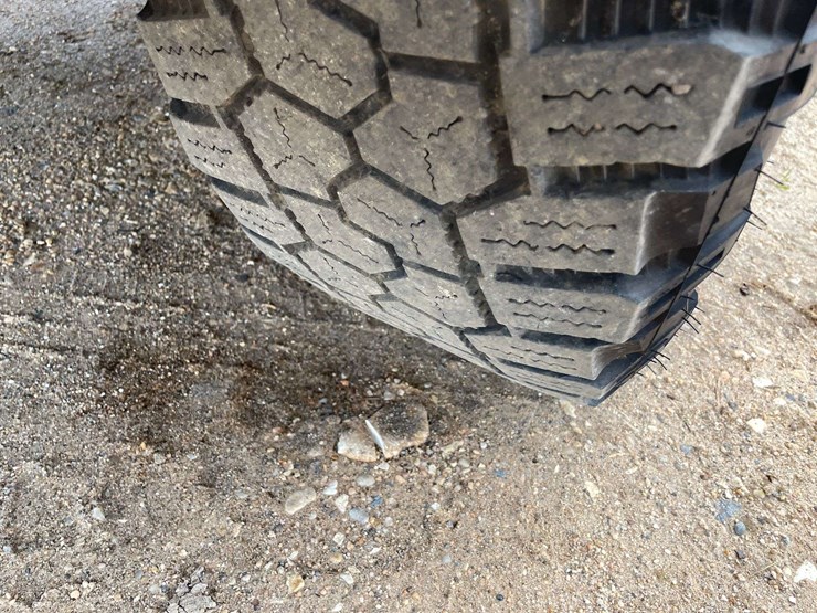 2011-chevrolet-silverado-1500-image-22