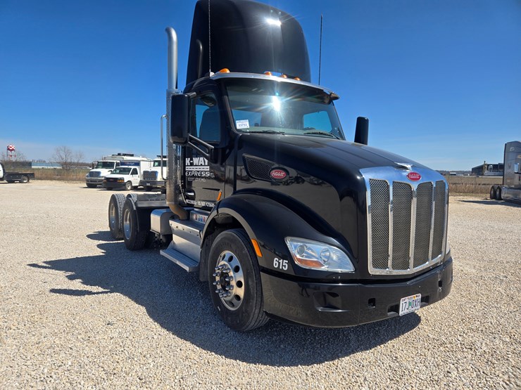 2016-peterbilt-579-image-23