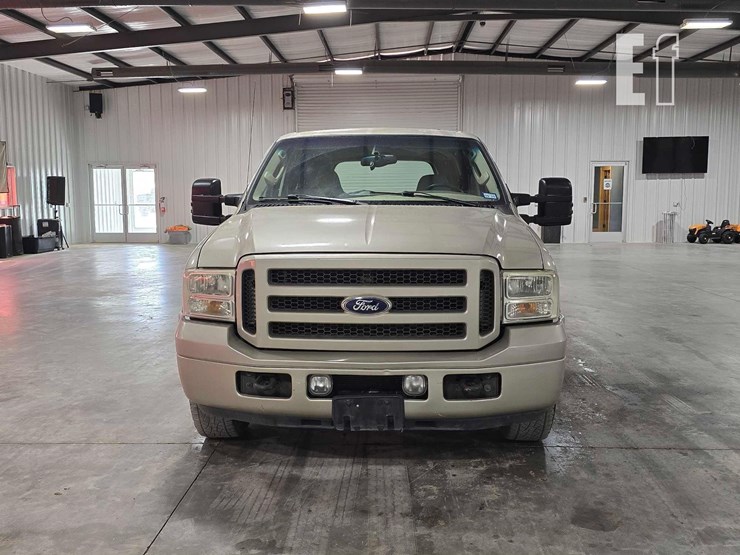 2005-ford-excursion-image-7