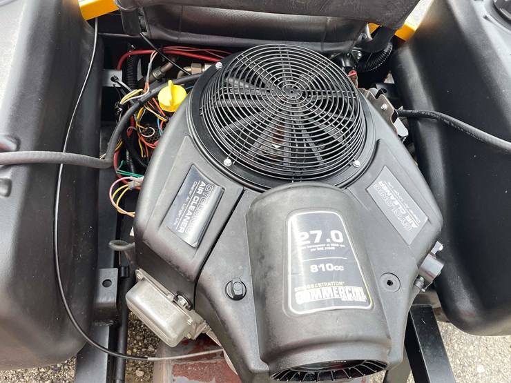 cub-cadet-tank-m72-image-12