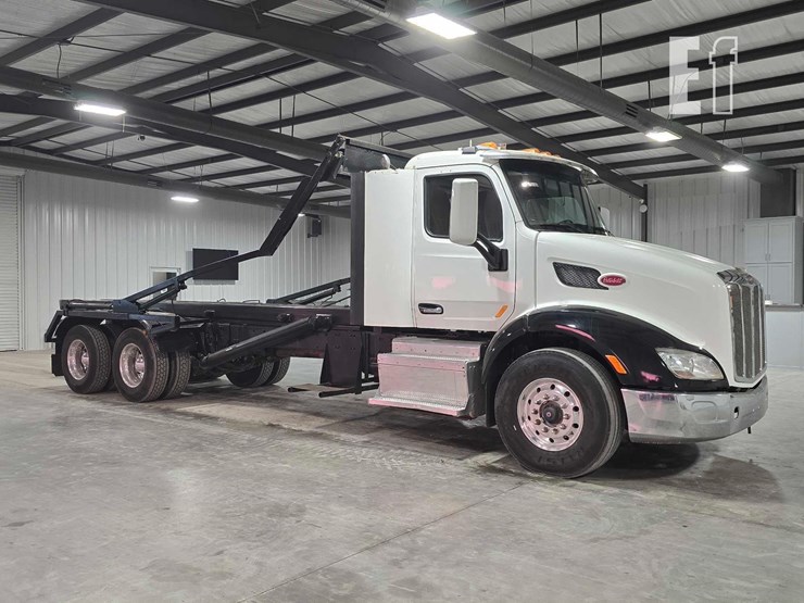 2016-peterbilt-579-image-2