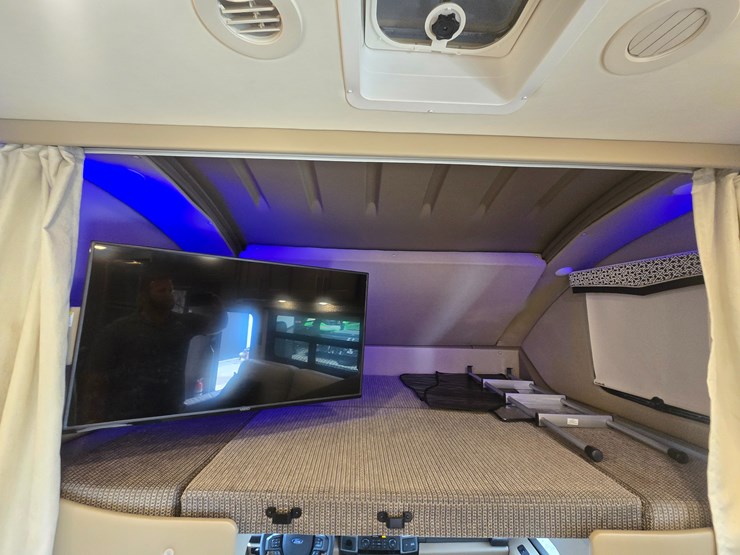 2020-ford-f550-image-33