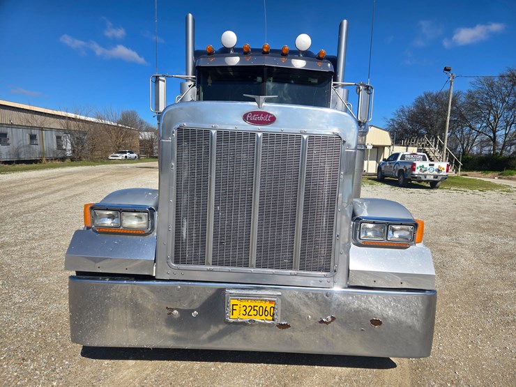 2005-peterbilt-379-image-32