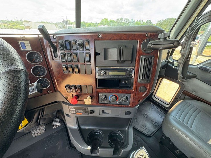 2013-mack-pinnacle-cxu613-image-15