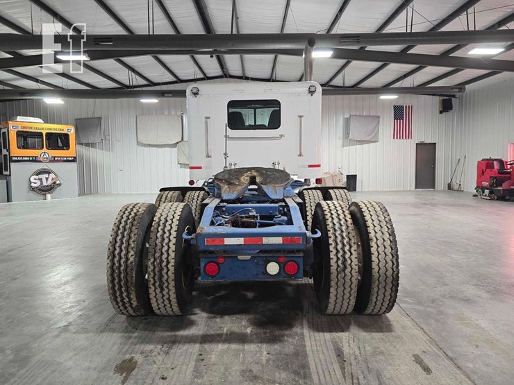 2009-peterbilt-367-image-8