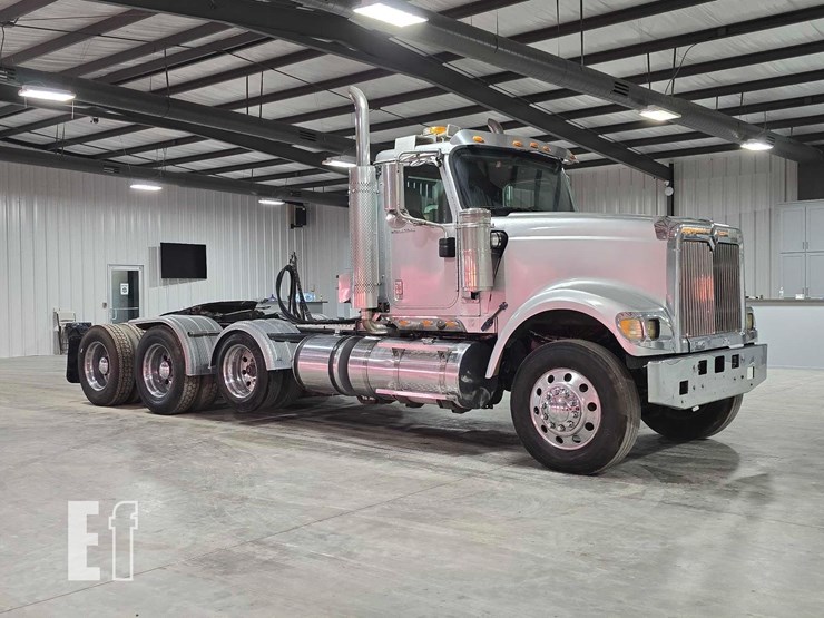 2004-international-paystar-5900-image-2