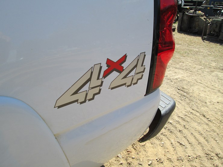 2004-chevrolet-2500hd-image-7