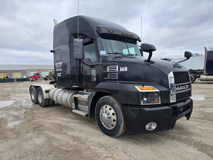 #22610-•-2019-mack-anthem-sleeper-truck-image-14
