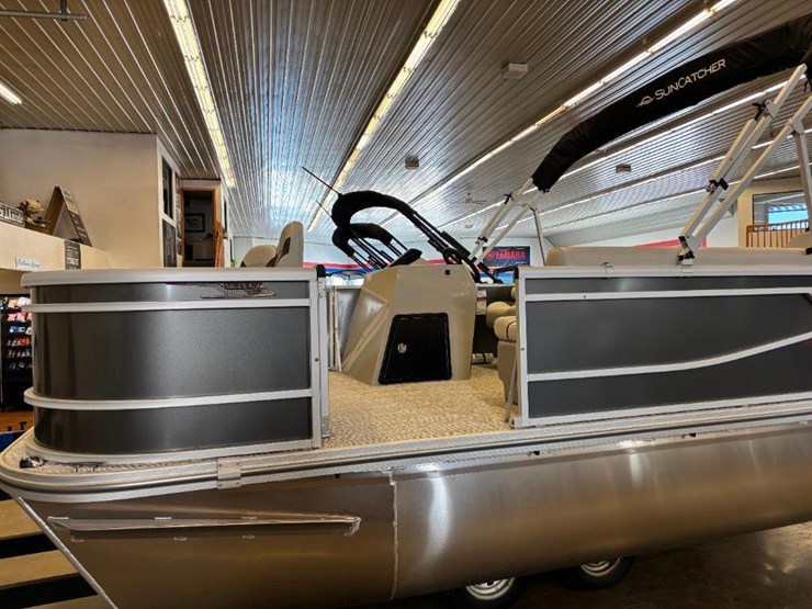 2025-g3-suncatcher-select-18f-pontoon-image-34