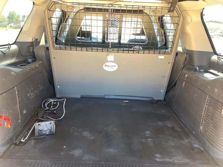 2011-chevrolet-tahoe-image-15