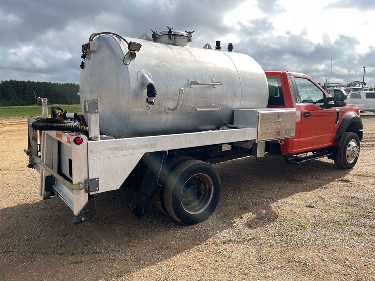 2017-ford-f550-xl-image-3