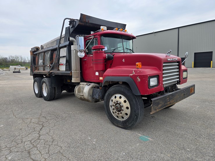 2003-mack-rd688s-image-22