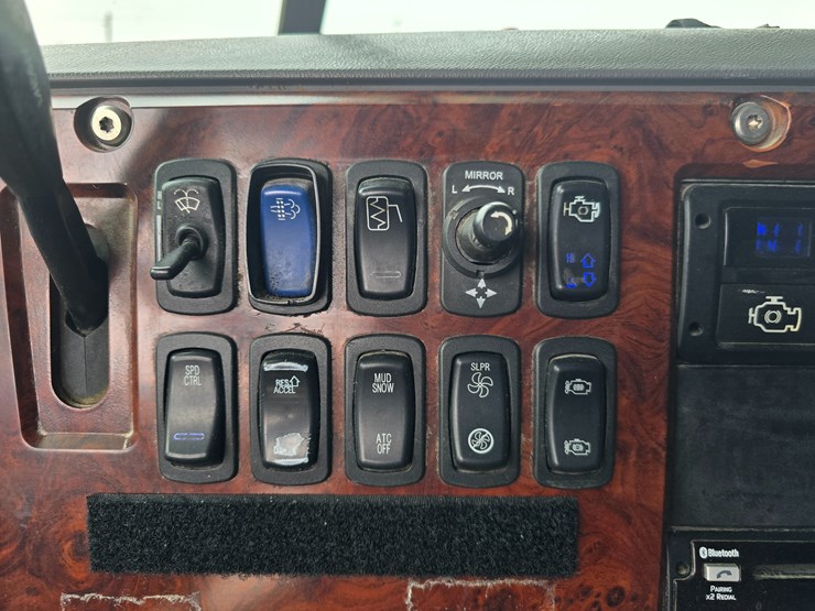 #22593-•-2016-mack-cxu613-pinnacle-sleeper-truck-image-44