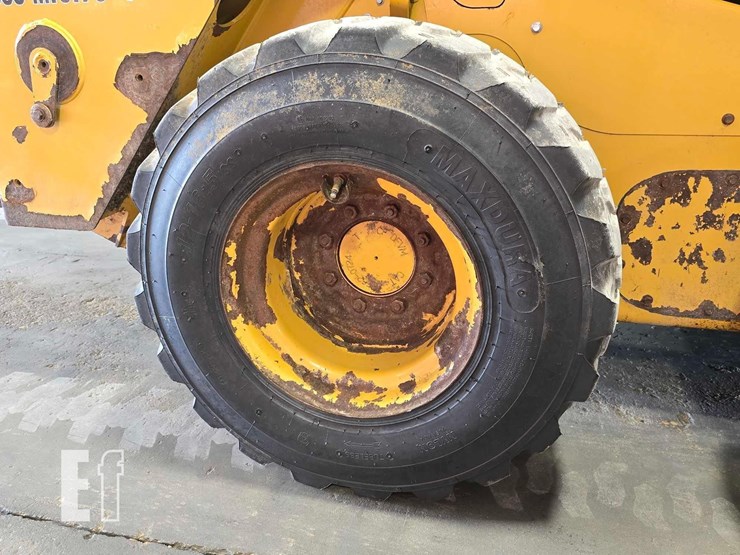 2021-caterpillar-242d3-image-28