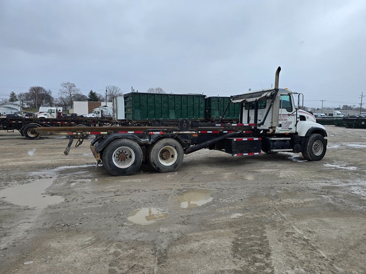 #22590-•-2007-mack-cv713-granite-roll-off-truck-image-14