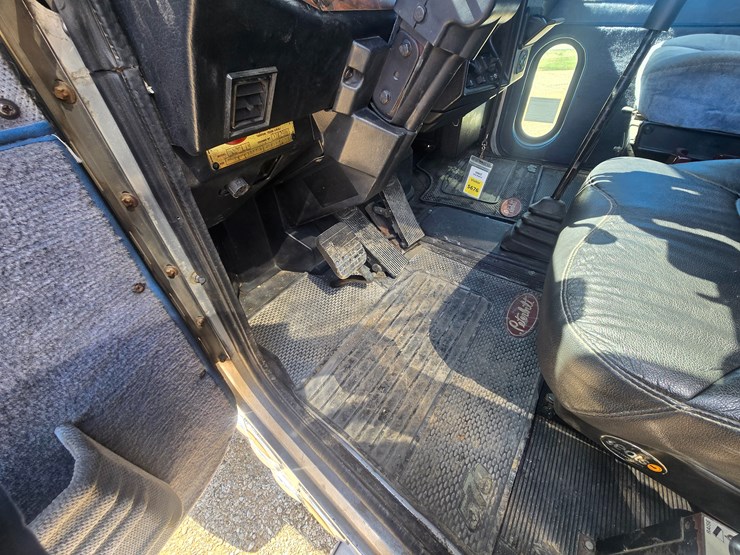 1996-peterbilt-377-image-55