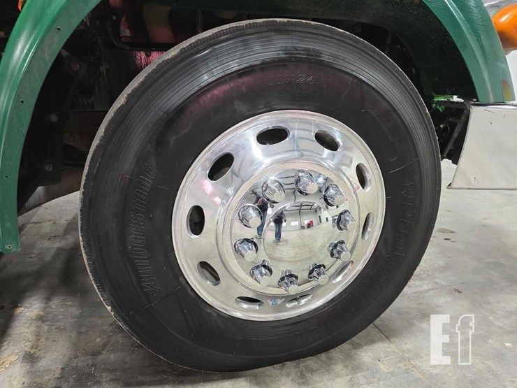 2021-peterbilt-367-image-27