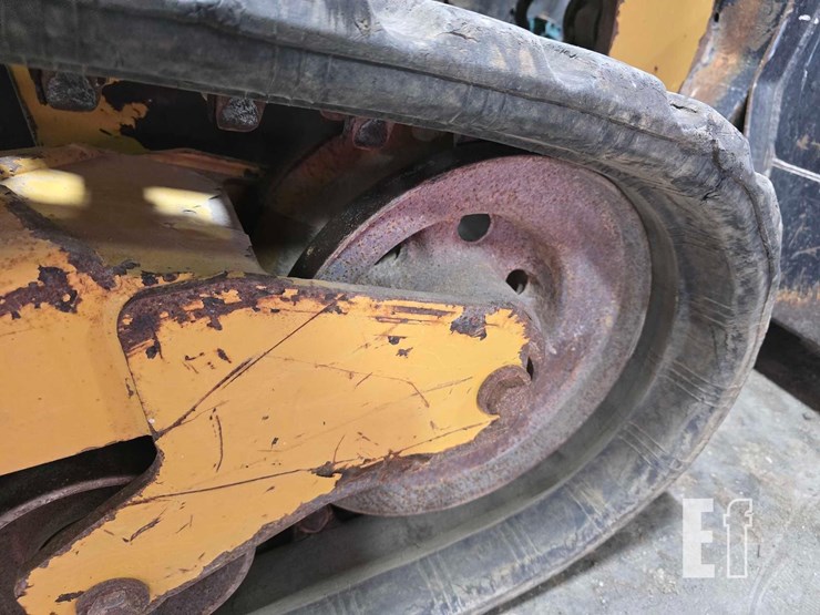 2015-caterpillar-259d-image-32