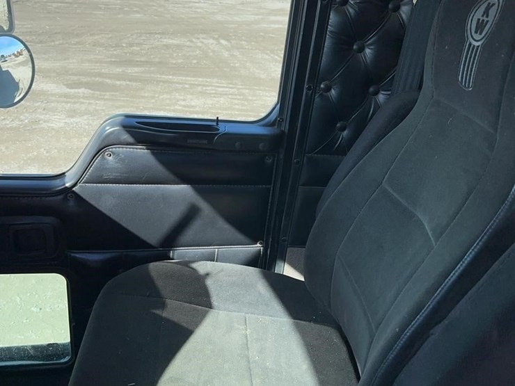 2005-kenworth-t800-image-51