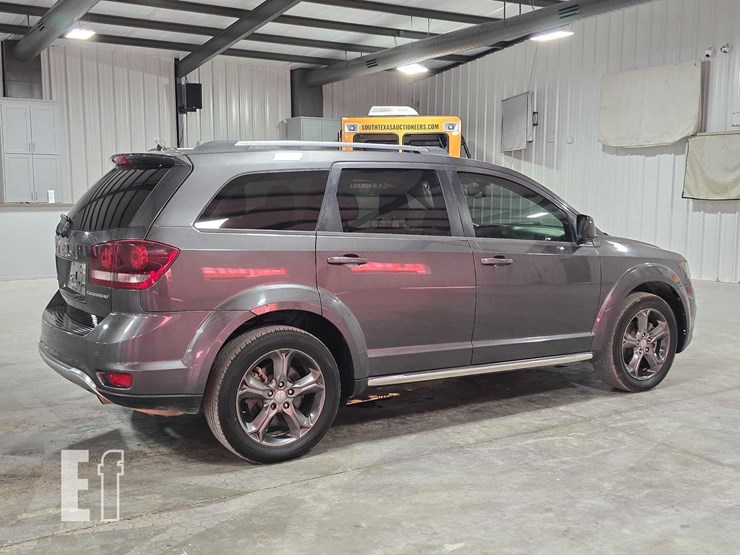2015-dodge-journey-image-3