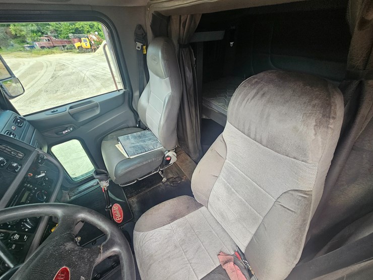 2012-peterbilt-384-image-79