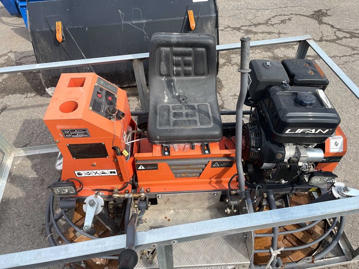 #7057-•-unused-ride-on-concrete-trowel-(o9)-image-2