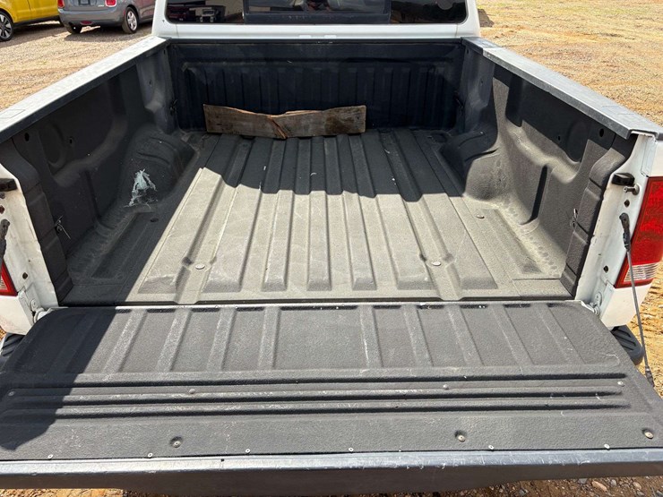 2010-nissan-titan-se-image-7