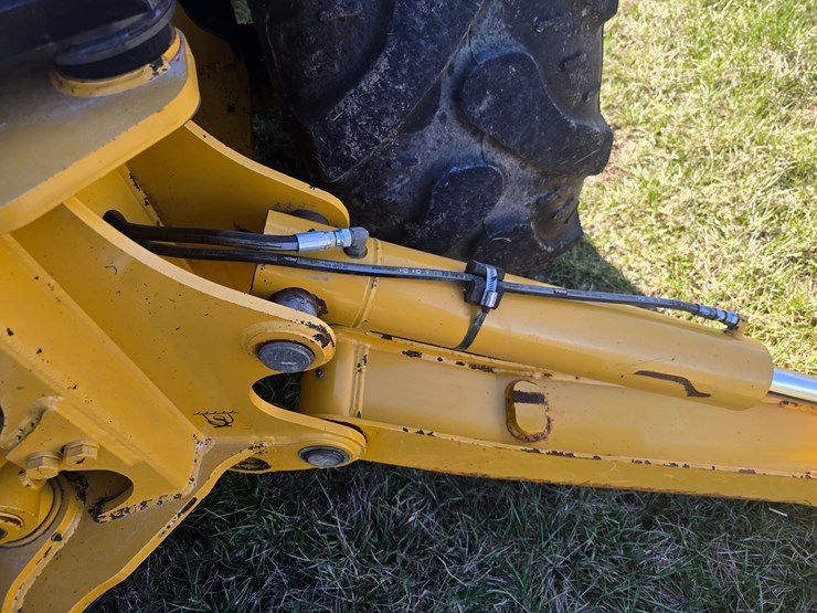 2015-deere-410l-image-47