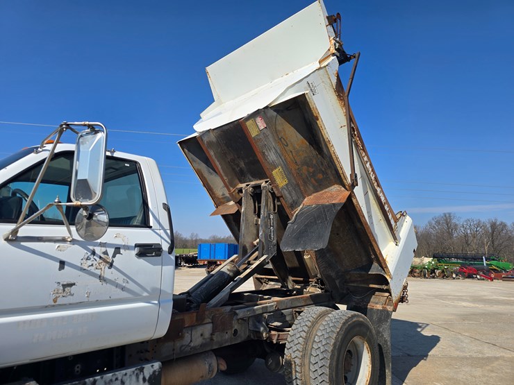 #22520-•-2002-gmc-c7500-dump-truck-image-49