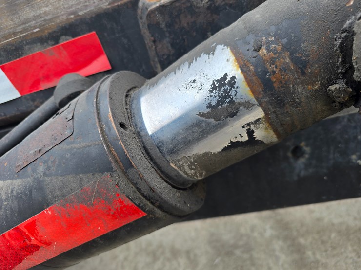 #22589-•-2006-mack-cv713-granite-roll-off-garbage-truck-image-68