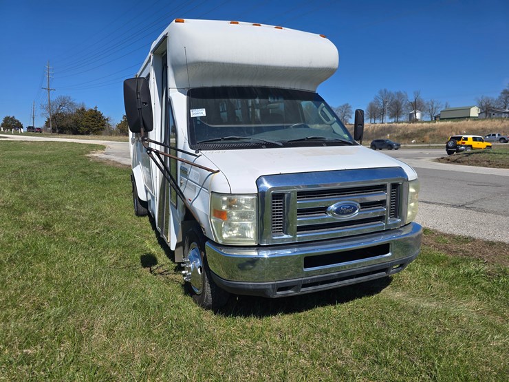 #22618-•-2008-ford-econoline-van-image-19