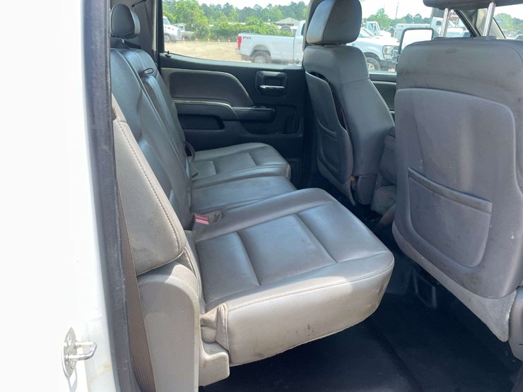 2015-chevrolet-silverado-3500-image-16