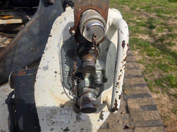 2010-bobcat-t650-image-80