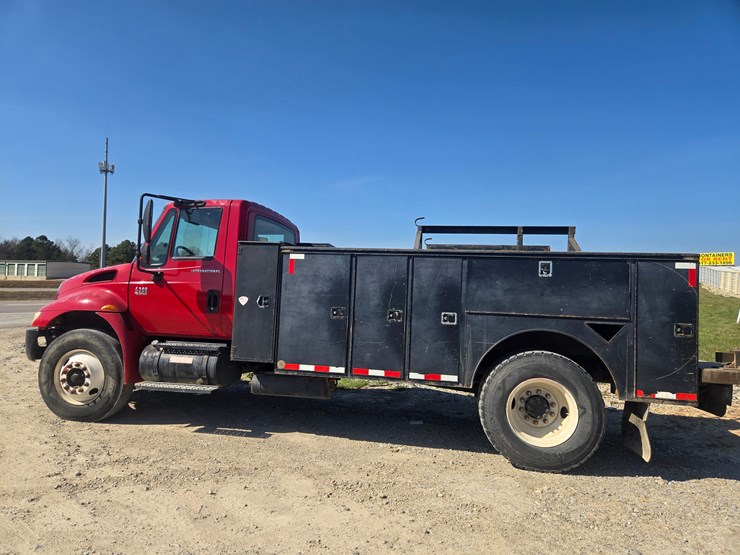 2007-international-durastar-4300-image-9