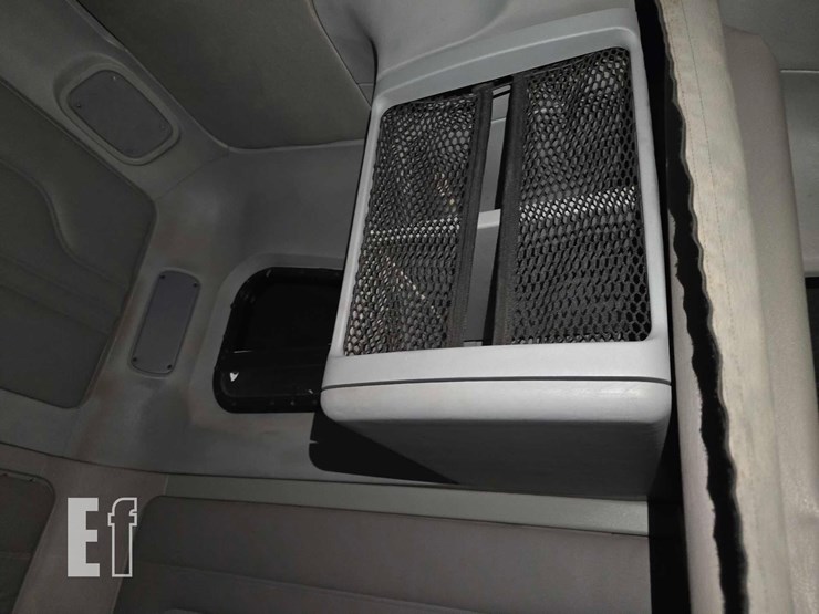 2009-freightliner-columbia-120-image-20