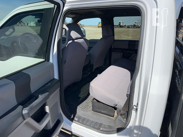 2021-ford-f350-xl-image-7