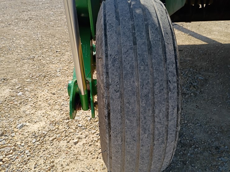 2013-john-deere-630-image-31