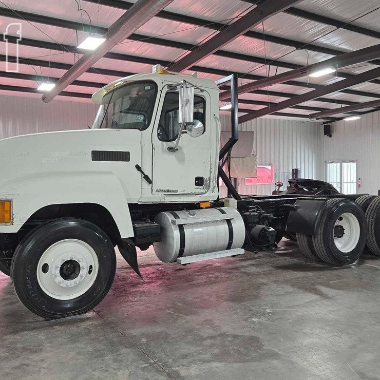 2005 MACK CHN613