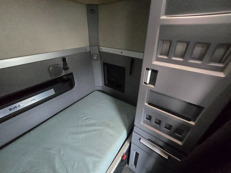 #22592-•-2019-mack-anthem-sleeper-truck-image-62