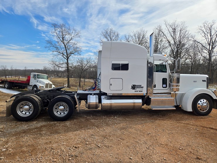 2014-peterbilt-389-image-24