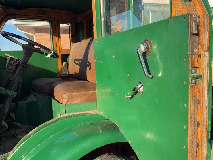 autocar-u70-truck-tractor-image-29