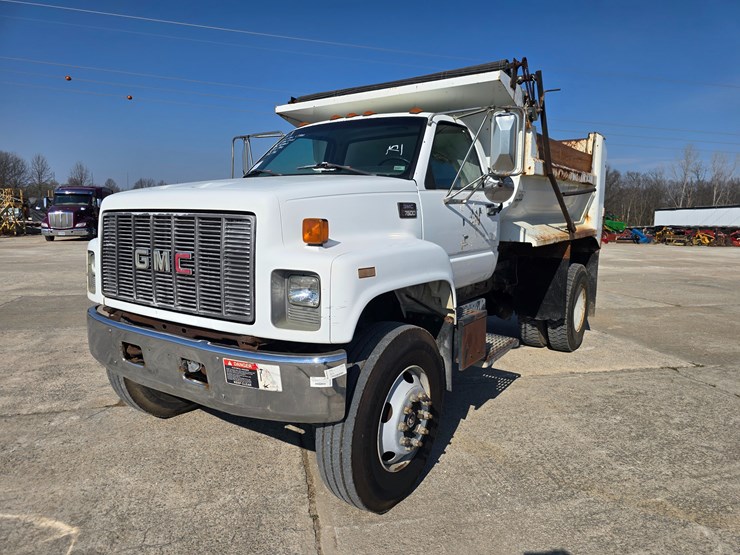 #22520-•-2002-gmc-c7500-dump-truck-image-1