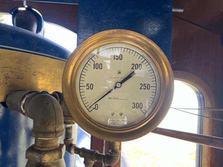 frick-steam-locomotive-with-track-image-122