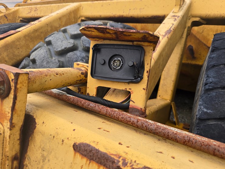 2006-deere-1812c-image-45