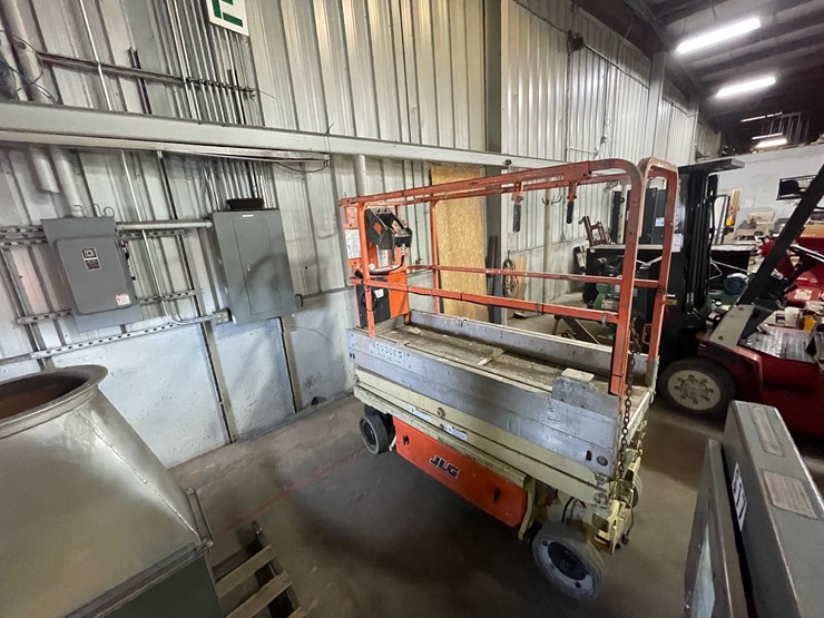#1464-•-19'-scissor-lift-(e)-image-2