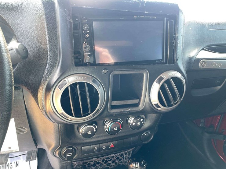 2013-jeep-wrangler-sport-image-13