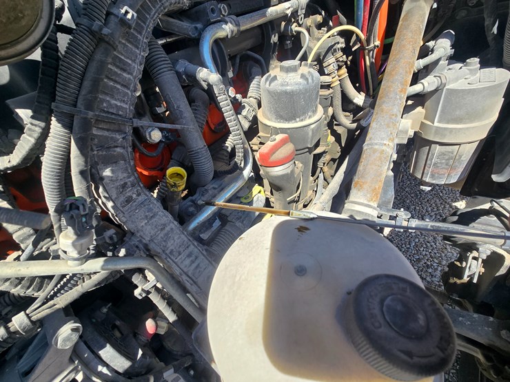 2016-peterbilt-579-image-31